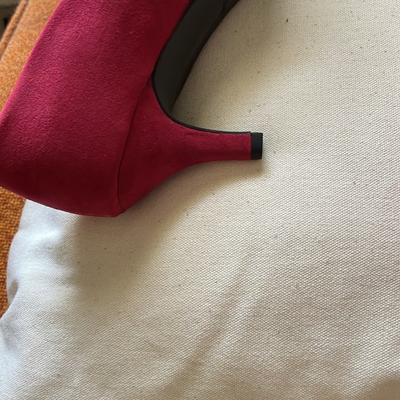 Metaphor Red Suede Flats Elegant Minimalist Design - Picture 4 of 4